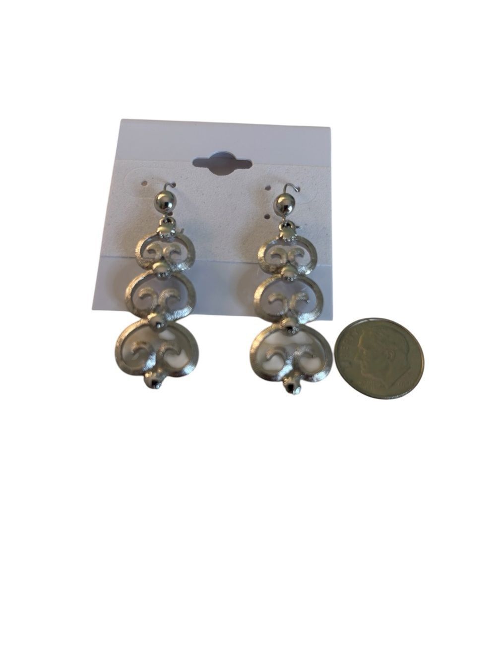 Beautiful Vintage Monet Dangling Filigree Brushed Silver Toned Earrings. - Picture 6 of 6